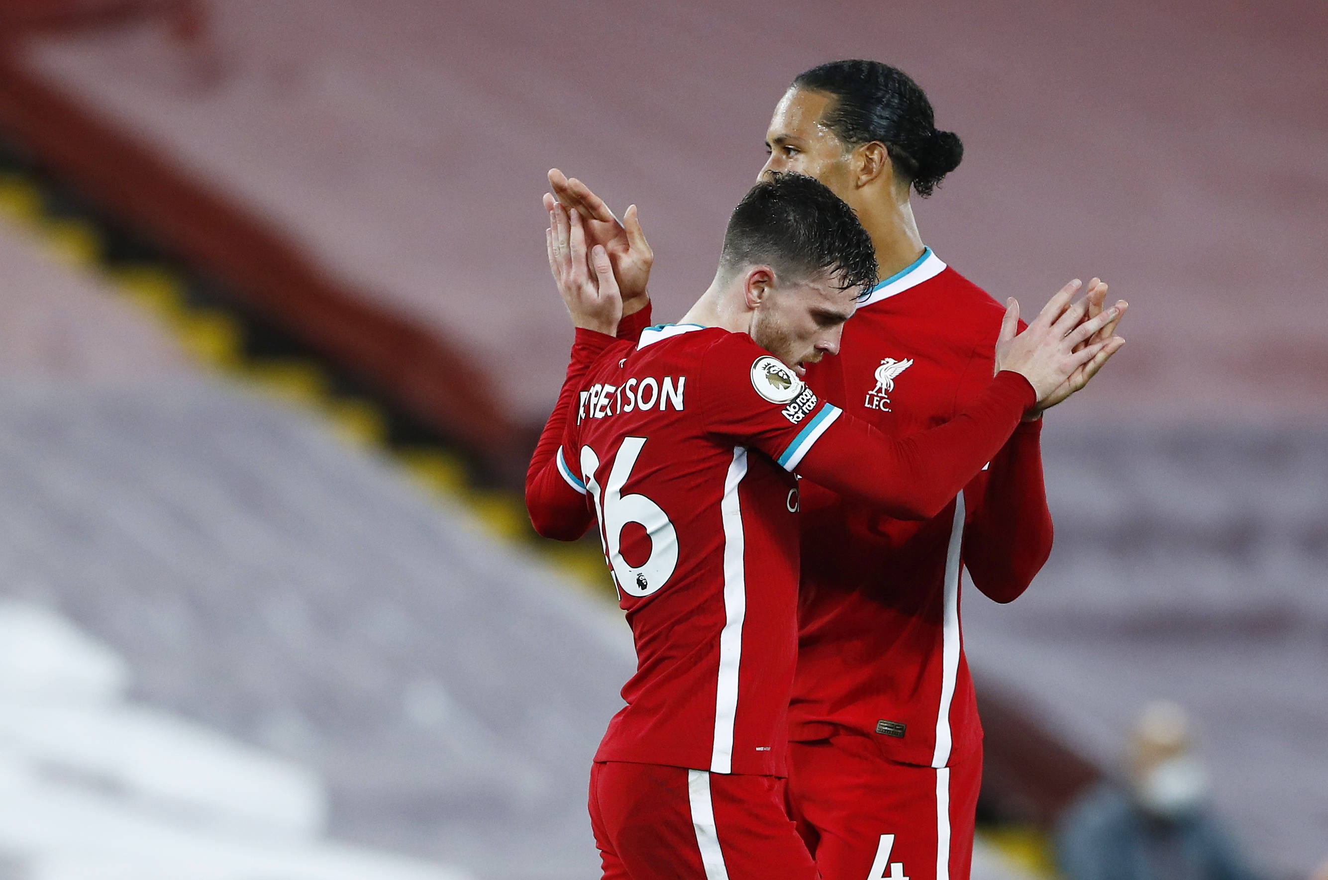 他以一脚漂 他以一脚漂